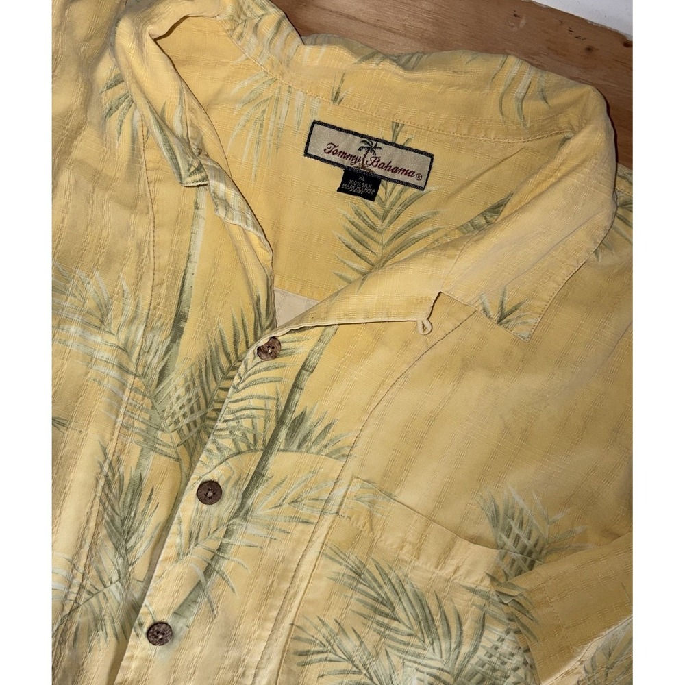Tommy Bahama 100% Silk Hawaiian Button Up‎ XL Palms Coconut Button